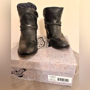 Freebird by Steven Casey size 11. Black. Nearly new in box!